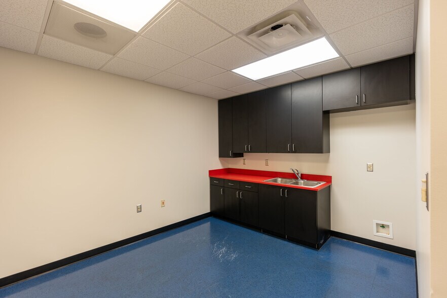 More Photos Of 3921 Western Blvd, Raleigh Auto Repair For Sale