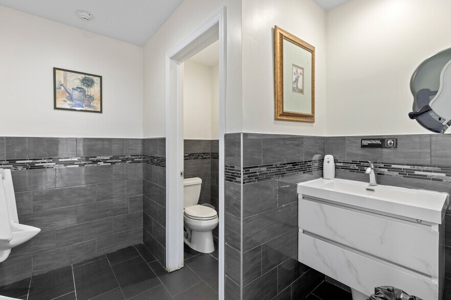 More Photos Of 457 Paterson Ave, Wallington Restaurant For Lease