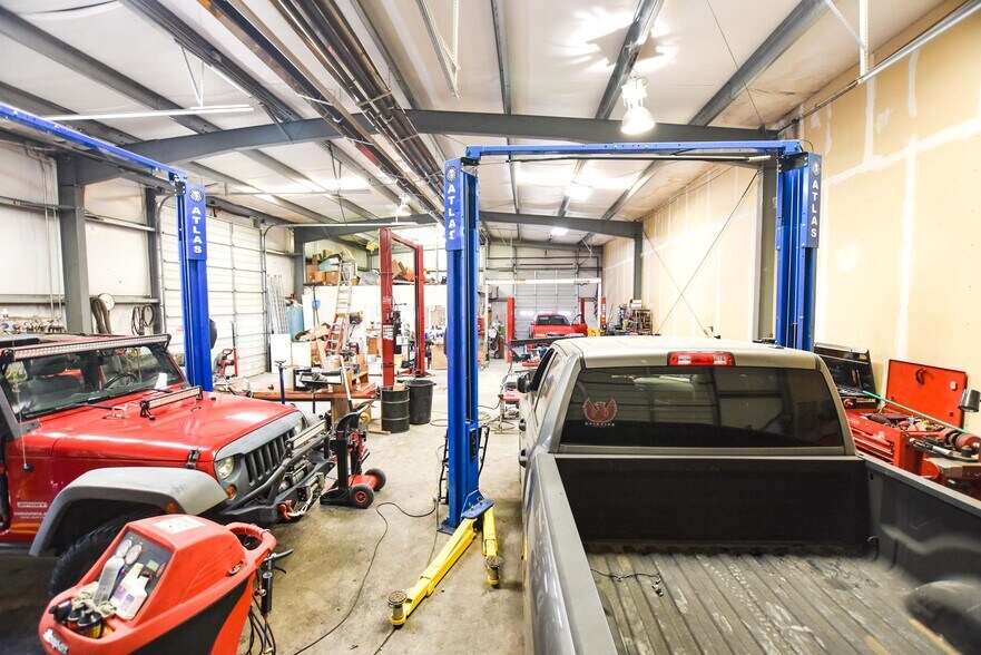 More Photos Of 475 E 800 N, Hurricane Auto Repair For Sale