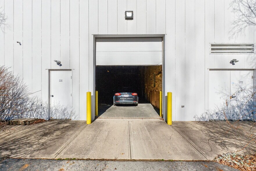 More Photos Of 2185-2187 E Citygate Dr, Columbus Light Distribution For Sale