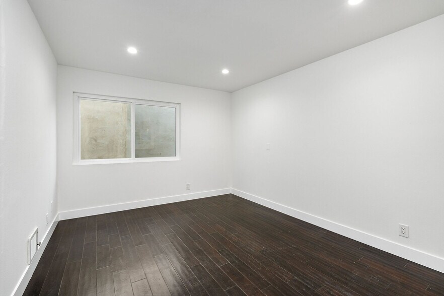 More Photos Of 217 43rd St, Manhattan Beach Apartments For Sale