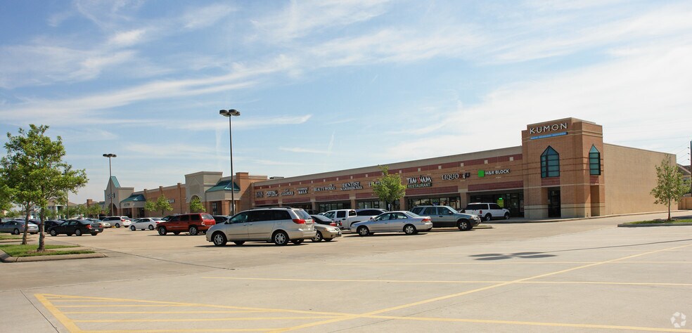 More Photos Of 11543-11581 S Hwy 6, Sugar Land Storefront For Lease