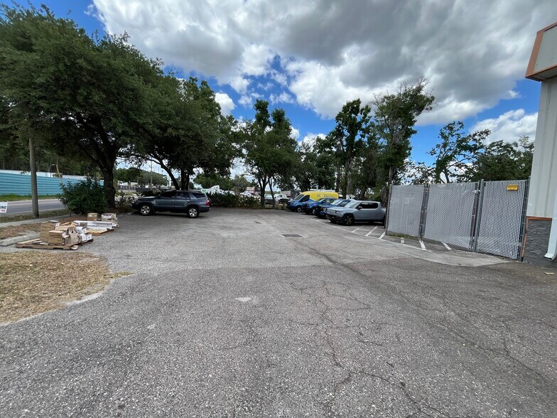More Photos Of 7901 Benjamin Rd, Tampa Light Distribution For Lease