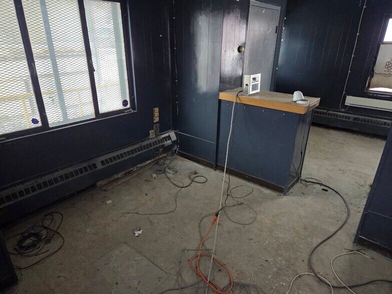 More Photos Of 445 Grantham St, Tarentum Warehouse For Lease