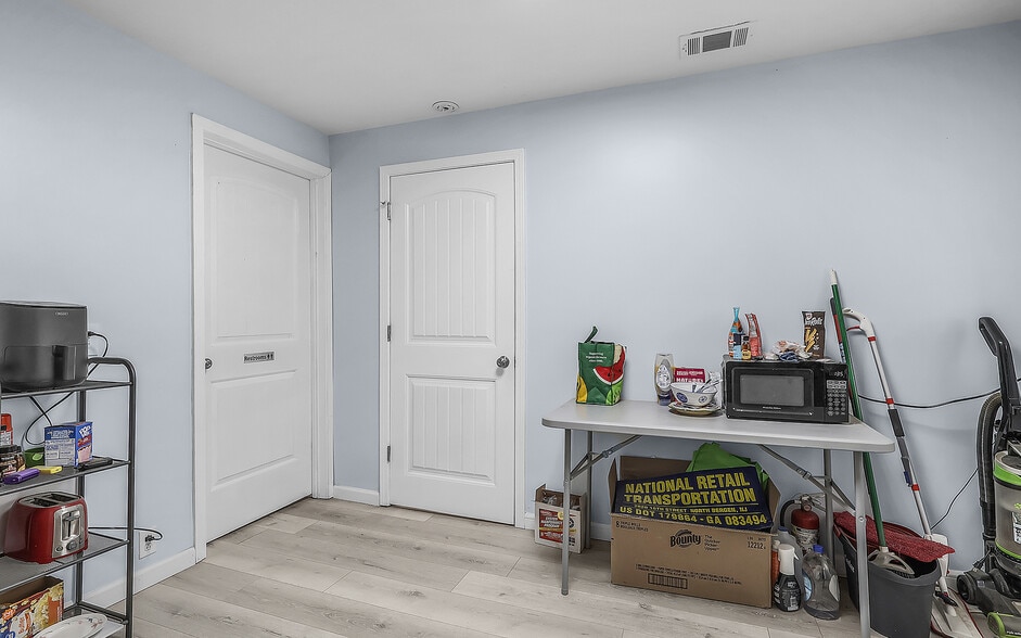 More Photos Of 123 Beasley Rd, Savannah Industrial For Sale