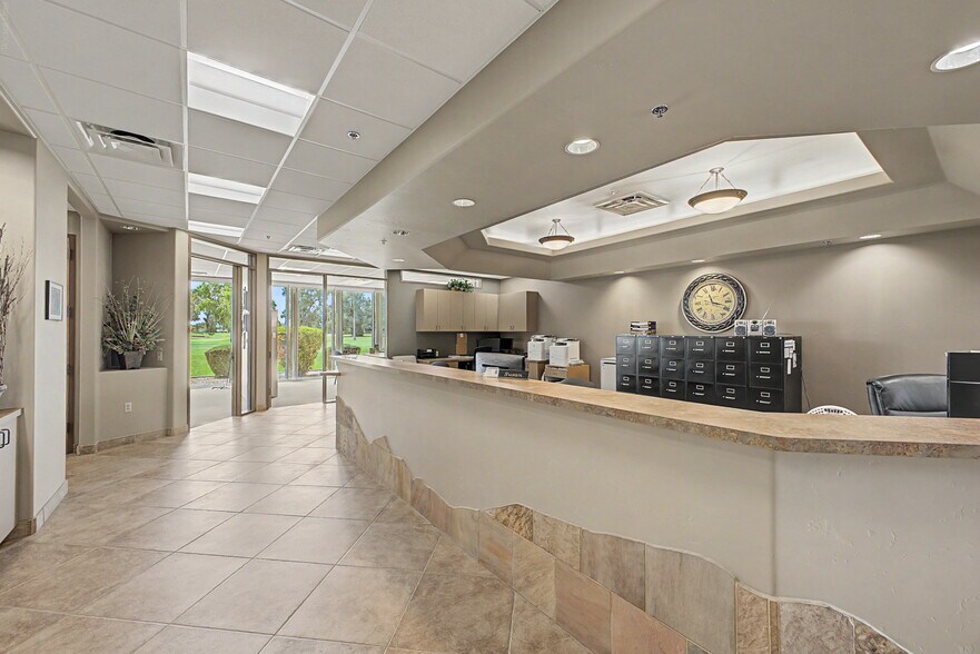 More Photos Of 565 W Chandler Blvd, Chandler Office For Lease