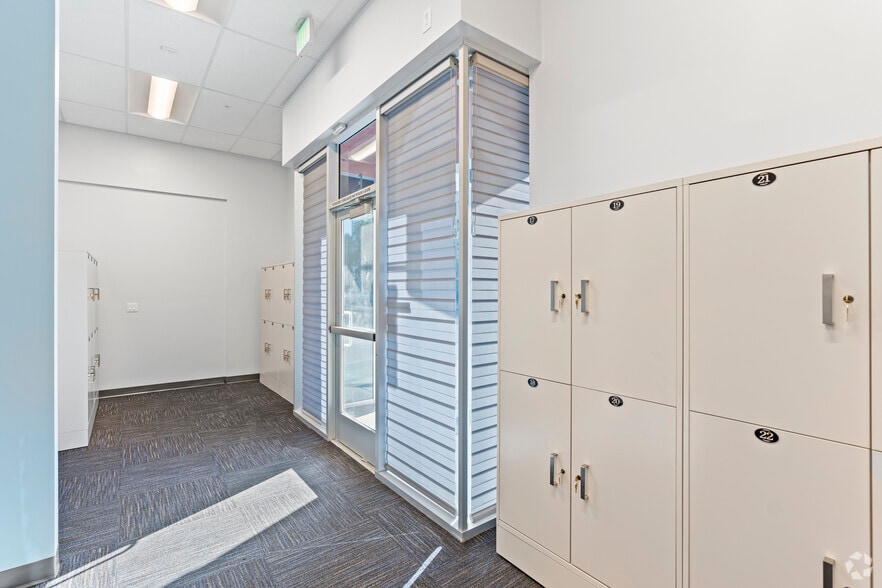 More Photos Of 535-611 W Main St, Alhambra Storefront Retail Office For Lease