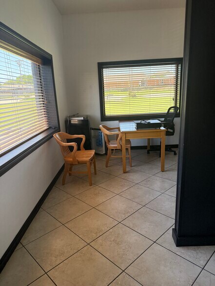 More Photos Of 1665 W Legacy Dr, Duncan Flex For Sale