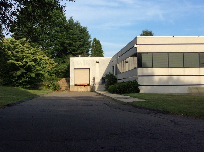 More Photos Of 12 Cambridge Dr, Trumbull Office Residential For Lease