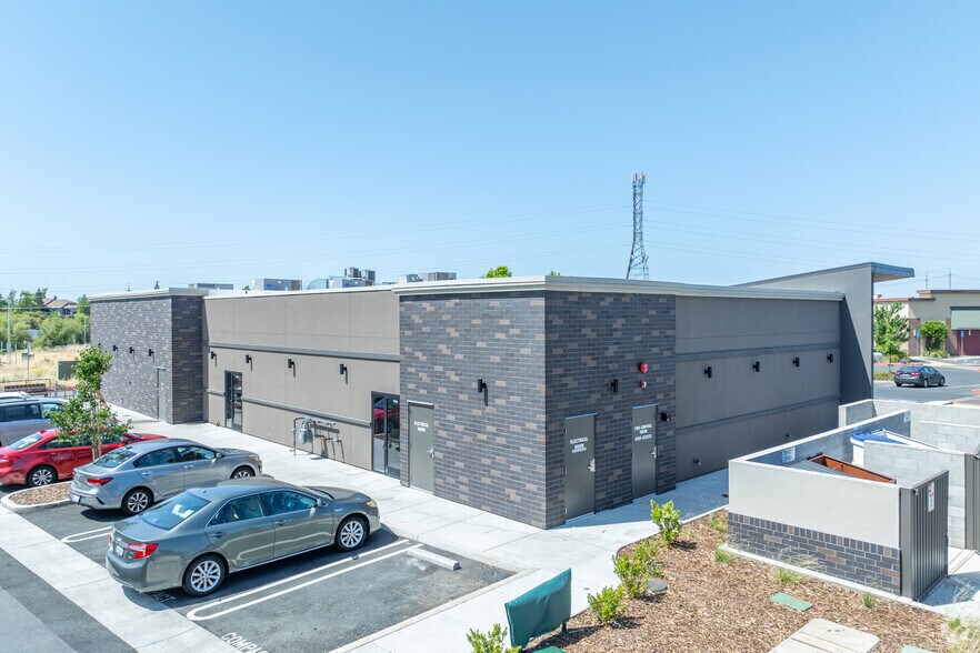 More Photos Of 250 Gibson Dr, Roseville Freestanding For Lease