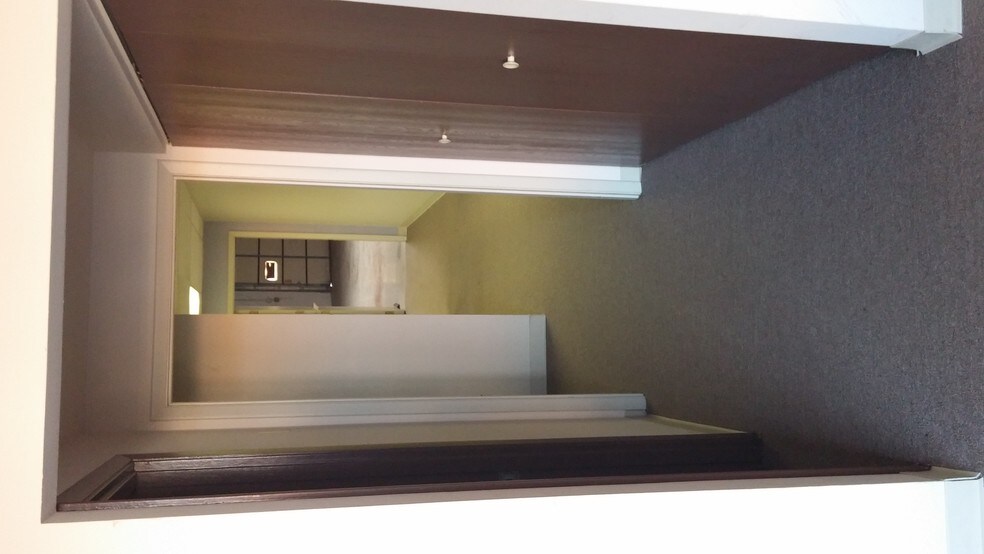 More Photos Of 641-683 Academy Dr, Northbrook Warehouse For Lease