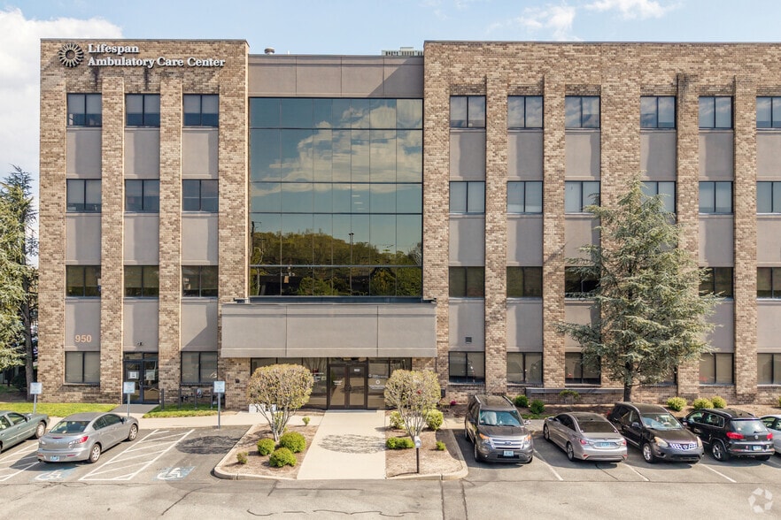 More Photos Of 950 Warren Ave, East Providence Medical For Lease