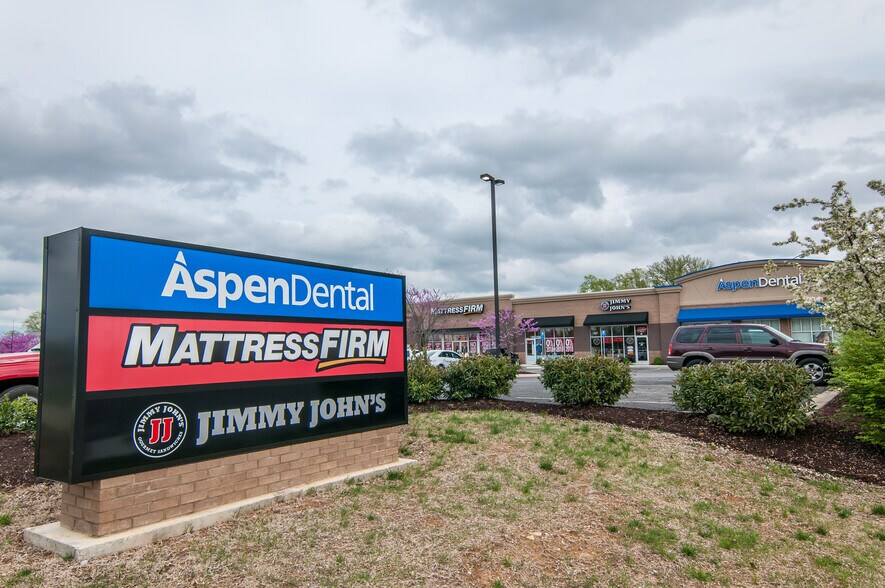 More Photos Of 1007 Nashville Pike, Gallatin Storefront Retail Office For Sale