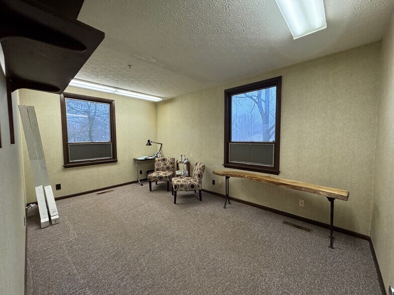 More Photos Of 26025 Broadway Ave, Bedford Office For Sale