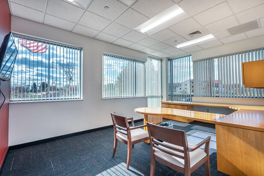 More Photos Of 4550 Lena Dr, Mechanicsburg Office For Lease
