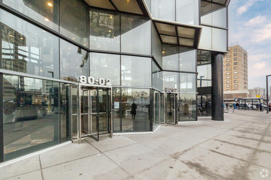 More Photos Of 8002 Kew Gardens Rd, Kew Gardens Office For Lease