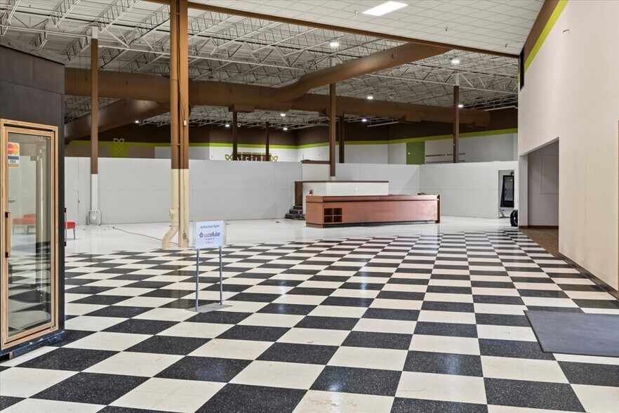 More Photos Of 1230 N Main St, Viroqua Freestanding For Sale