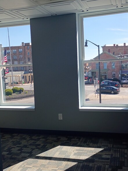 More Photos Of 40 Monument Sq, Urbana Storefront Retail Office For Lease