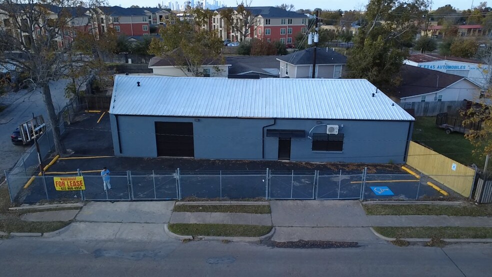 More Photos Of 6251 Griggs Rd, Houston Warehouse For Sale
