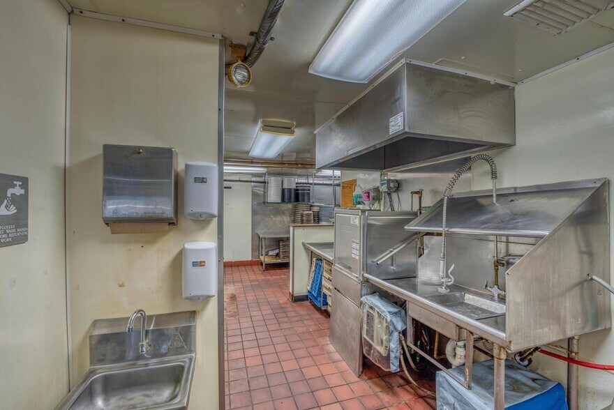 More Photos Of 238 Meadow St, Littleton Freestanding For Sale