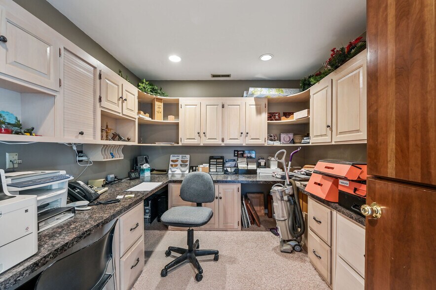 More Photos Of 9155 Campbell Ln, Bridgeville Office For Sale