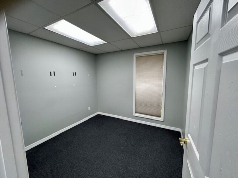 More Photos Of 45390 Green Ave, Callahan Office For Sale
