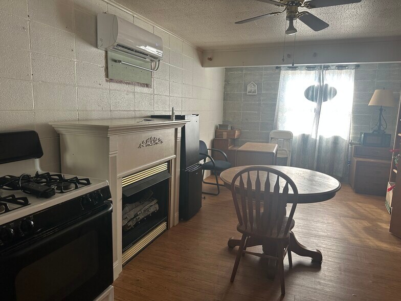 More Photos Of 302 N Main St, Melbourne Hotel For Sale