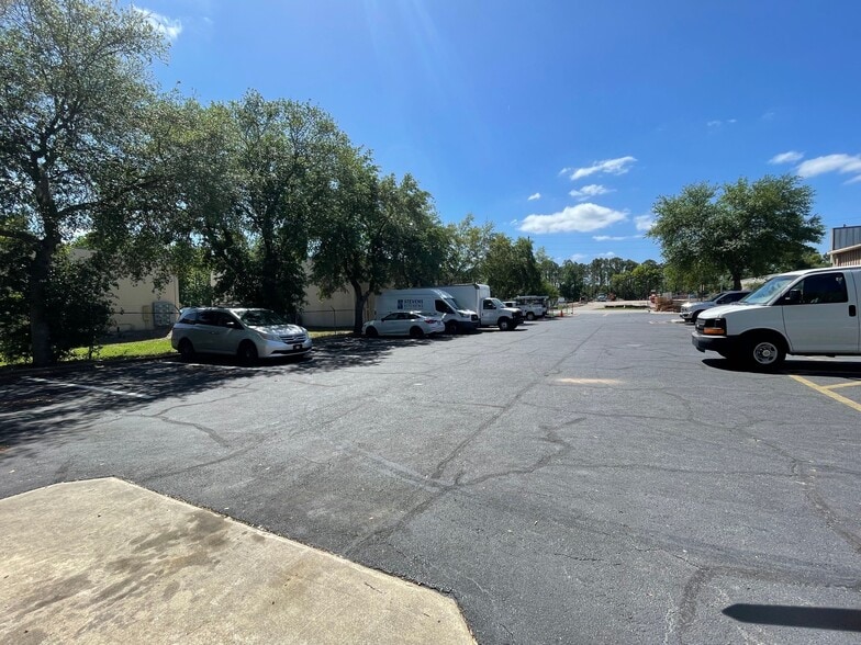 More Photos Of 1718 Kennedy Pt, Oviedo Warehouse For Lease