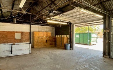 More Photos Of 928 S 1st St, Conroe Industrial For Sale