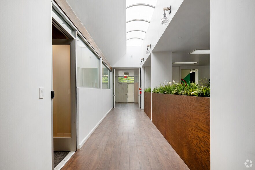 More Photos Of 5969 Washington Blvd, Culver City Loft Creative Space For Lease