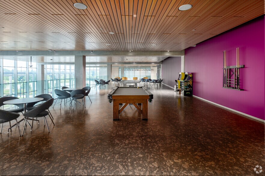 More Photos Of 7070 Derrycrest Dr, Mississauga Office For Lease