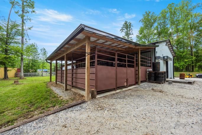 More Photos Of 3250 Dutch Valley Rd, Clinton Distribution For Sale