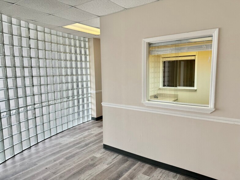 More Photos Of 130 N Gross Rd, Kingsland Medical For Sale