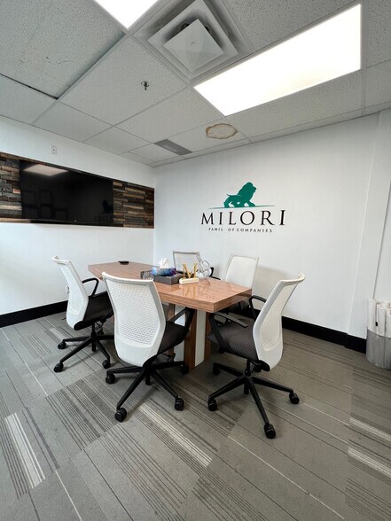 More Photos Of 998 Harbourside Dr, North Vancouver Showroom For Sale