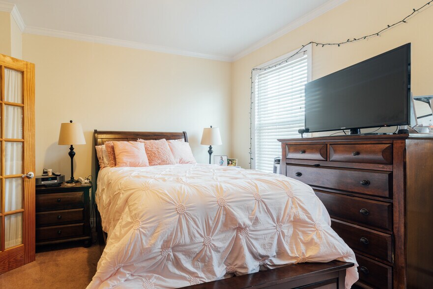 More Photos Of 804 Broadway, Bayonne Storefront Retail Residential For Lease