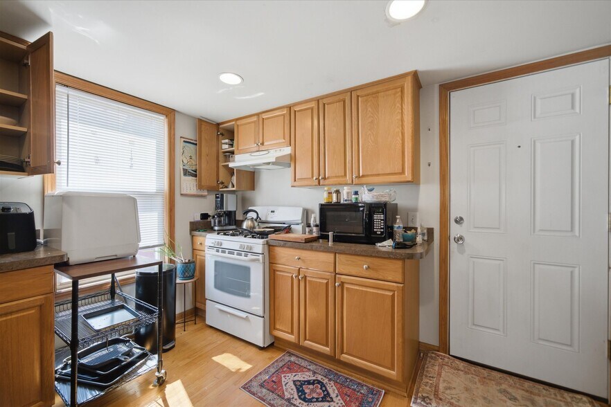 More Photos Of 2418 N Western Ave, Chicago Apartments For Sale