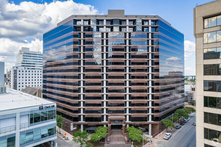 More Photos Of 701 Brazos St, Austin Office For Lease