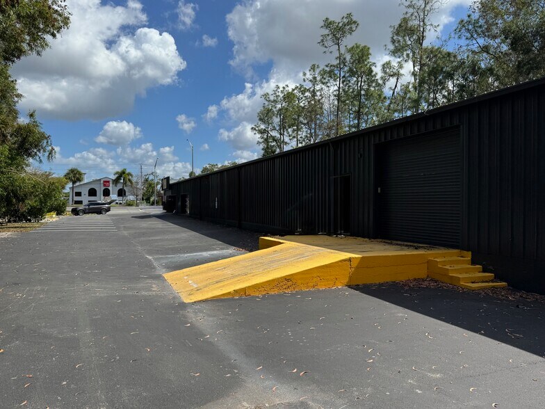 More Photos Of 11330 Tamiami Trl E, Naples Freestanding For Lease