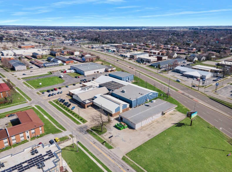 More Photos Of 904 Four Seasons Rd, Bloomington Specialty For Sale