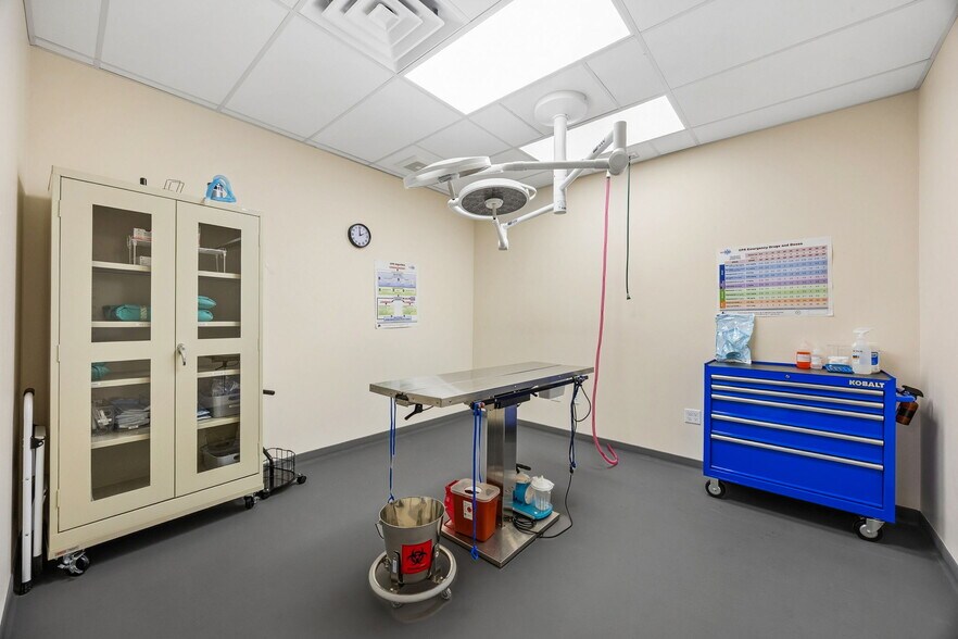 More Photos Of 22014 7th Ave S, Des Moines Medical For Sale