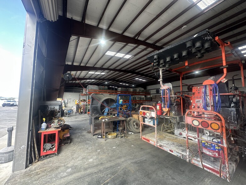 More Photos Of 11524 31st Ter E, Palmetto Industrial For Sale