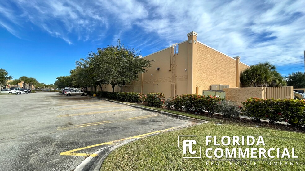 More Photos Of 10921-10941 S US 1 Hwy, Port Saint Lucie Storefront For Lease