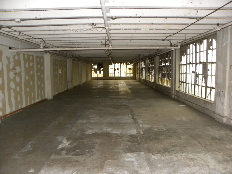 More Photos Of 1236-1252 S Main St, Los Angeles Service For Lease