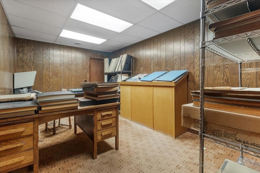 More Photos Of 302 E Washington Ave, Ava General Retail For Sale