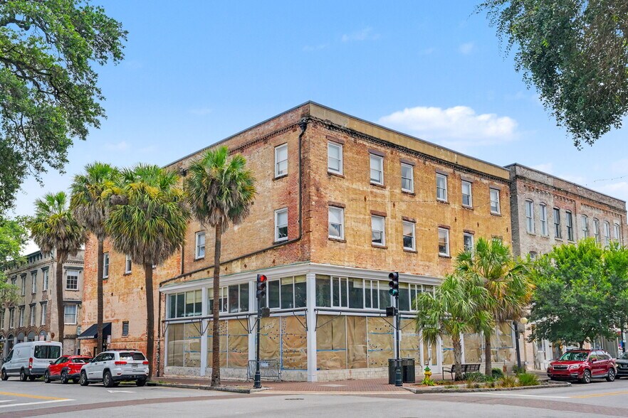 Primary Photo Of 322 W Broughton St, Savannah Storefront For Lease