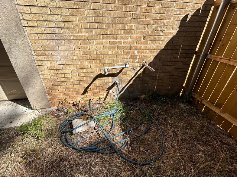 More Photos Of 121 S Glenwood Blvd, Tyler Storefront For Sale