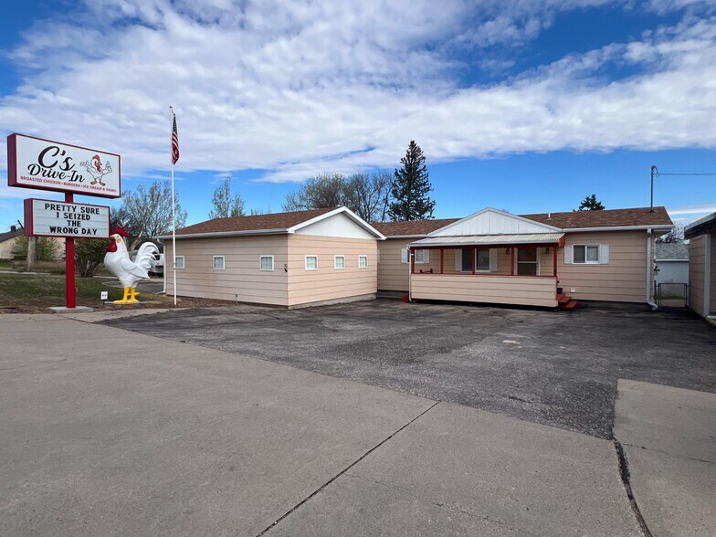 More Photos Of 112 McPherson St, Crawford Restaurant For Sale