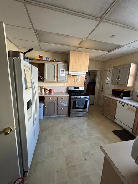 More Photos Of 2025 N Broadway, Santa Ana Office Residential For Lease