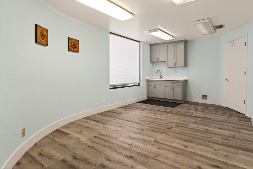 More Photos Of 22421-22429 Hesperian Blvd, Hayward Research And Development For Sale