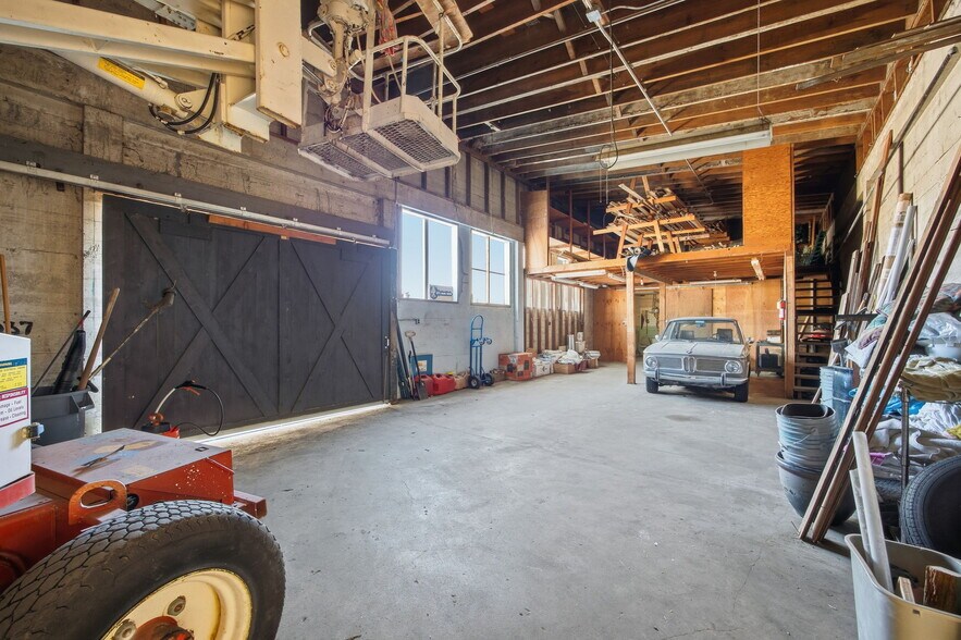 More Photos Of 104 Spruce St E, Ilwaco General Retail For Sale